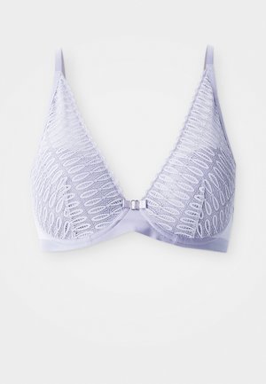 Lila Spitzen-BH mit dreieckiger Form, weichem Material, verstellbaren Trägern und einem Metallverschluss vorne. Filigranes Muster über den Cups.