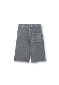 Shorts en coton gris avec une taille élastique et une poche arrière unique, présentant une finition douce et texturée ainsi qu'un design décontracté.