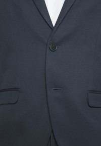 Thumbnail Image 10