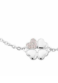 Pulsera de plata con tres charm en forma de corazón, dos lisos y uno decorado con acentos brillantes en rosa. Diseño de eslabones.