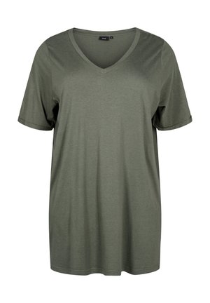 T-shirt olive en coton à manches courtes avec un décolleté en V, fabriqué à partir d'un tissu doux, arborant une coupe décontractée et des détails cousus aux manches.