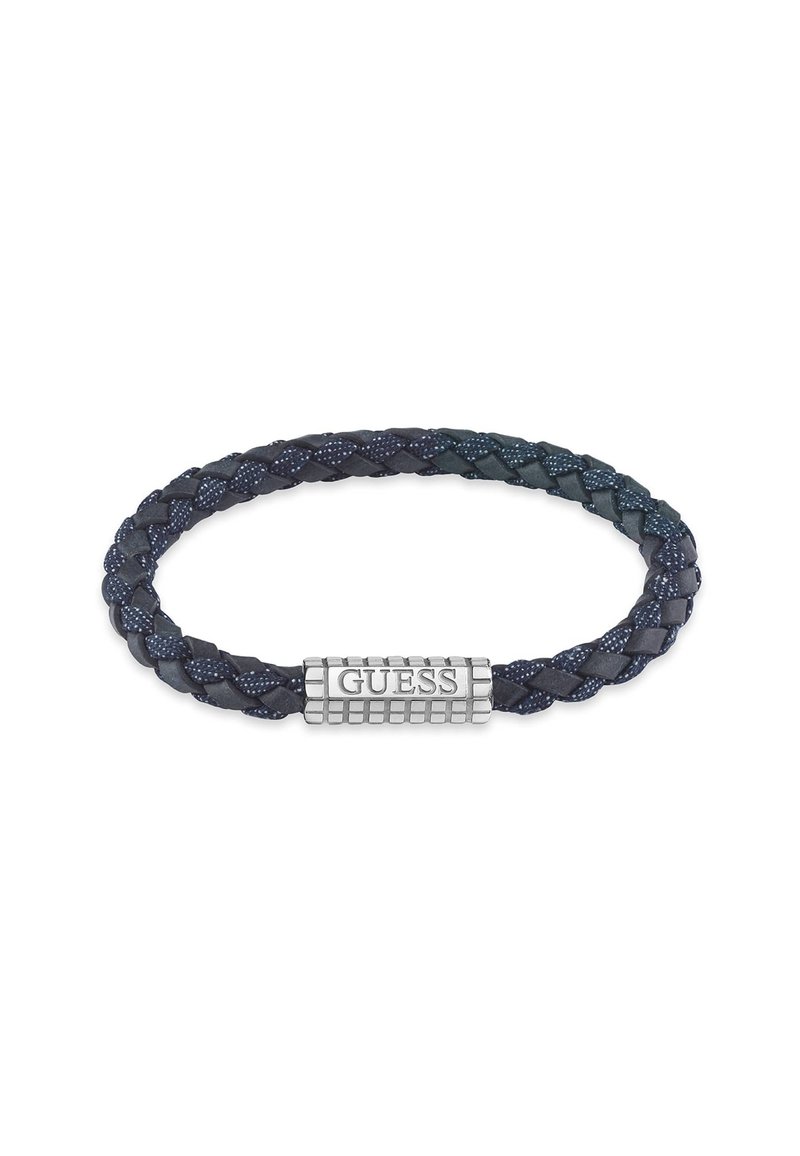 Granatowy pleciony bransoletka z tekstyliów z prostokątnym srebrnym zapięciem z logo z nazwą marki "GUESS."