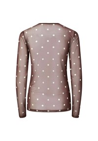 Top trasparente a maniche lunghe color marrone con pois bianchi. Presenta un collo rotondo e una silhouette aderente. La texture è leggera e traslucida.