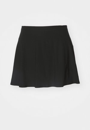 Črna drsalska krila, izdelana iz mehkega blaga, z razširjeno zasnovo, širokim pasom in gladko teksturo, brez vidnih vzorcev ali kovinskih detajlov.