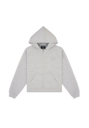 Jasnoszara bluza zapinana na zamek wykonana z miękkiego materiału, z kapturem, rękawami raglanowymi i dwoma przednimi kieszeniami. Subtelny detal z logo na klatce piersiowej.