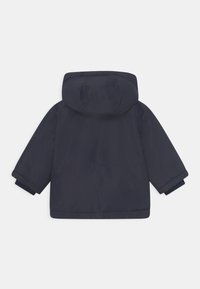 Giacca con cappuccio di colore blu navy, con maniche lunghe, polsini elasticizzati e una consistenza liscia. Presenta un design semplice e un orlo inferiore.