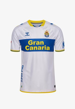 Maillot de football blanc avec col et bordure jaunes, bande bleue sur la poitrine avec "Gran Canaria" en jaune, logo Hummel et écusson de l'équipe sur la poitrine.