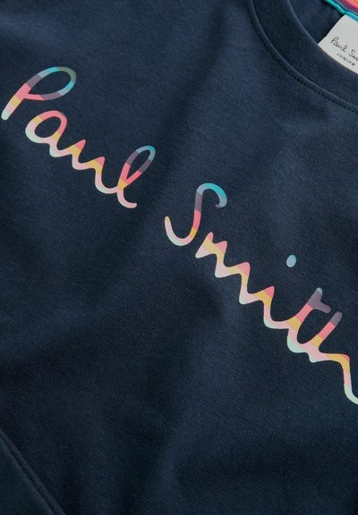 Námořnické modré mikina vyrobená z jemné bavlny, s barevným nápisem "Paul Smith" v křivkovém písmu přes přední část.