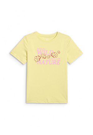 Żółty t-shirt z krótkimi rękawami, z różowym napisem "explore the WILD NATURE" oraz pięcioma czerwonymi konturami uśmiechniętych kwiatów na piersi.