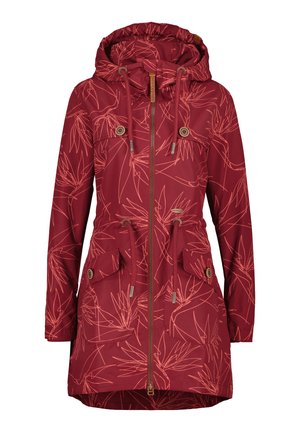 Rode waterdichte jas met een capuchon, twee voorzakken en een trekkoord in de taille. Het heeft een bloemenpatroon in een lichtere tint. Ritssluiting.
