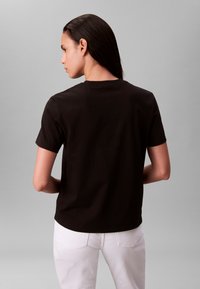 Calvin Klein Jeans HERO SS CLASSIC MONOLOGO  - Majica kratkih rukava s printom - black