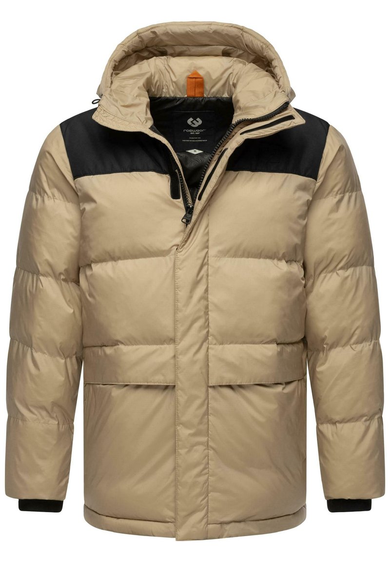 Beige pufferjakke med sort øverste panel, lynlåslukning, elastiske manchetter og to frontlommer. Har en aftagelig hætte og en orange detalje.