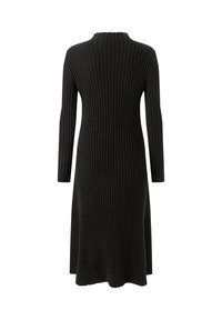 Černé žebrované šaty délky ke kolenům s dlouhými rukávy, vysokým výstřihem a přiléhavým střihem, vyrobené z texturované látky.