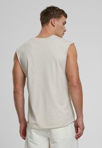 Urban Classics OPEN EDGE SLEEVELESS - Débardeur - cloud