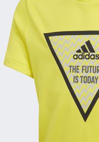 adidas Performance Camiseta estampada - yellow