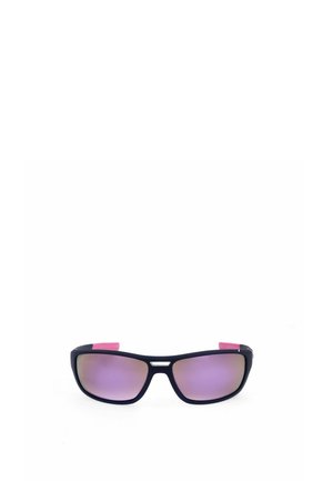 Occhiali da sole con montatura nera, punte delle aste rosa e lenti viola riflettenti, mostrati su sfondo bianco.