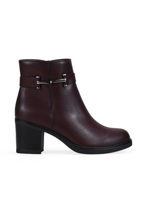 CON PIEZA  - Botines - burdeos