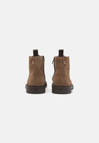 BOSS CALEV - Šņorējami puszābaki - medium beige