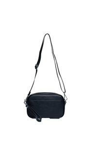 Borsa a tracolla in pelle nera con tracolla regolabile e chiusura superiore con zip; presenta un manico rimovibile e una superficie testurizzata.