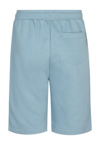 Pantaloni corti di cotone azzurro chiaro con elastico in vita, dotati di una tasca posteriore singola e una superficie liscia. Design casual senza motivi visibili.
