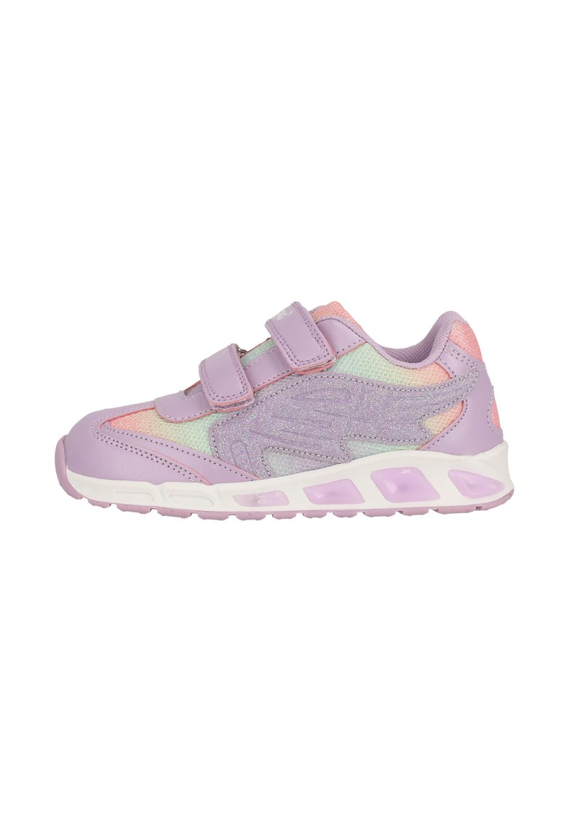 Lila Sportschuh mit zwei Velcro-Riemen, Mesh-Akzenten, einem glitzernden Seitenlogo und einer weißen Sohle mit strukturiertem Design.