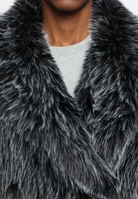 Michael Kors PEACOAT UNISEX  - Jachetă de iarnă - black/white
