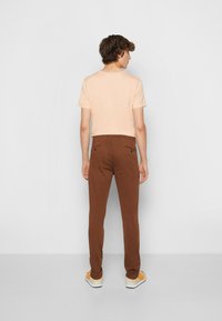DOCKERS SMART SUPREME FLEX SKINNY - Chinos - emperador