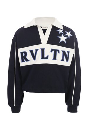Marineblauw-wit rugbyshirt met lange mouwen en kraag, met de tekst "RVLTN" op de borst en drie sterren nabij de linkerschouder.