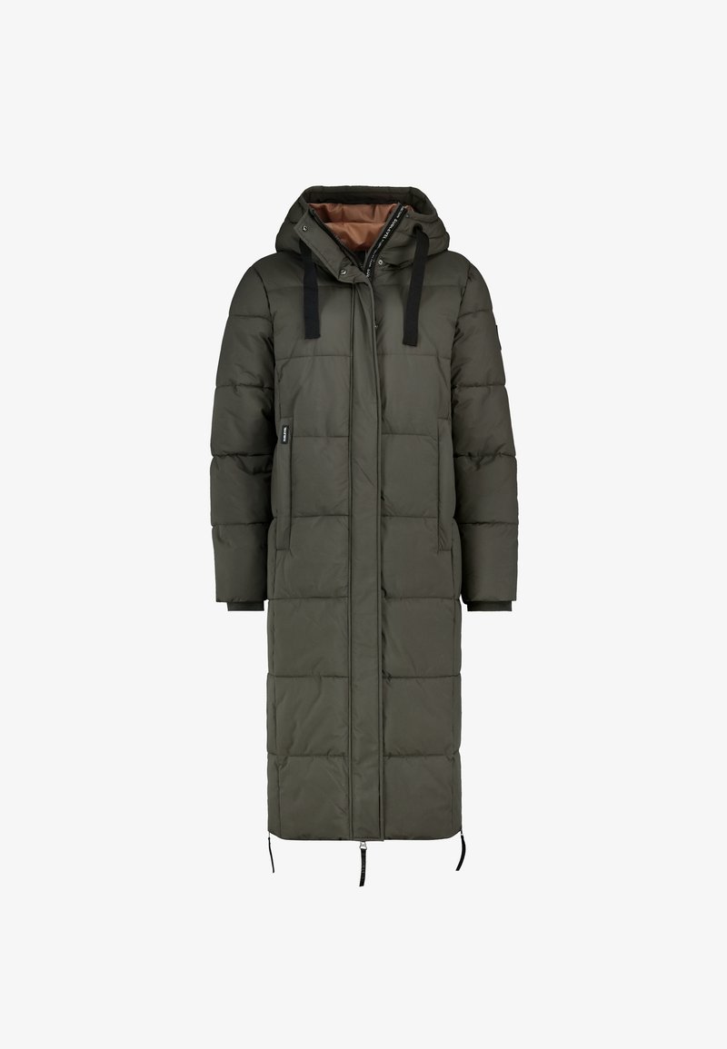 Lange, gevoerde jas in donker olijfgroen met een afneembare capuchon, ritsluiting en zwarte koordjes. Heeft een gewatteerde textuur en een knielang ontwerp.