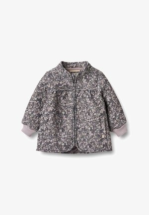 Steppjacke mit floralem Muster in Lilatönen und Pink. Verfügt über einen Reißverschluss vorne, gerippte Bündchen und einen abgerundeten Halsausschnitt.