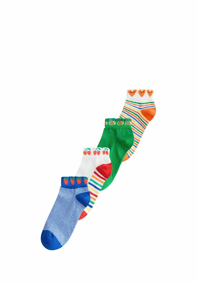 Quatre chaussettes colorées pour chevilles avec des motifs de fruits : bleue avec des fraises, blanche avec des cerises, verte avec des abeilles, et blanche avec des cœurs orange et des rayures.