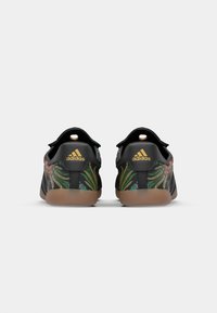 adidas Originals TAEKWONDO MEI - Mokasīni - core black/gold metallic