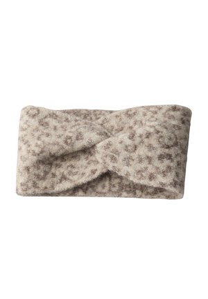 Strikket pandebånd i beige og brun, med et snoet design og blød tekstur, samt et subtilt leopardmønstret. 