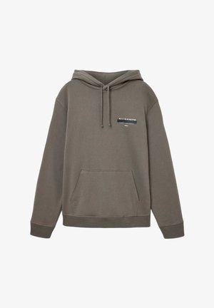 Sweat-shirt à capuche gris avec une poche kangourou à l'avant, une capuche avec cordon de serrage, et un petit patch logo noir sur la poitrine. Matière en coton mélangé.