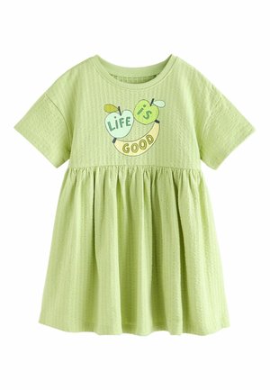 Rochie texturată verde deschis pentru copii, cu mâneci scurte și grafică cu fructe pe piept, inscripționată cu "Viața e frumoasă".