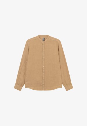 Chemise beige à manches longues pour homme avec col mao, en tissu léger, présentée à plat sur un fond blanc.