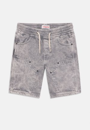 Gaiši pelēki denima šorti ar elastīgu jostu, aukliņu un divām priekšējām kabatām. Ar šuvju akcentiem un nedaudz izbalējušu tekstūru.