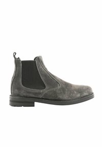 Stivale Chelsea in suede grigio con pannelli laterali elasticizzati, punta tonda e suola in gomma nera. Presenta un pratico cinturino sul retro per indossarlo facilmente.