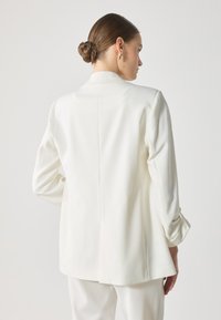 Thumbnail Image 3