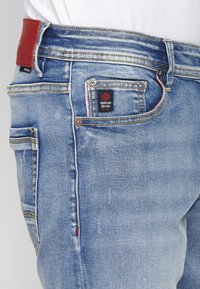 Koroshi Egyenes szárú farmer - azul cl light blue