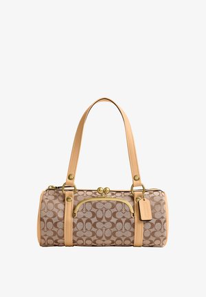 Beige und braune gemusterte Handtasche mit goldener Hardware, zwei Schulterriemen und einer kleinen vorderen Klappentasche mit angebrachtem Markenetikett.