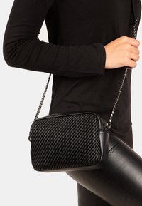 Bata Keresztpántos táska - nero