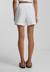 Urban Classics SEERSUCKER  - Shorts - white