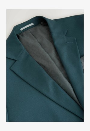 Blazer teal con un esterno texturizzato e una fodera grigia a motivo liscia. I dettagli notevoli includono un colletto a converso e una chiusura a singolo bottone.