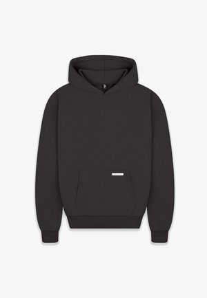 Felpa nera con cappuccio, tasca frontale, polsini e fondo a costine. Realizzata in tessuto morbido con un'etichetta sulla tasca. Design minimalista.