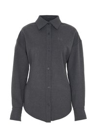 Camicia grigia abbottonata realizzata in tessuto testurizzato. Presenta un colletto classico, maniche lunghe e un logo ricamato discreto sul petto.