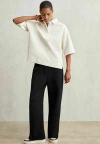 Reiss Verryttelyhousut - black