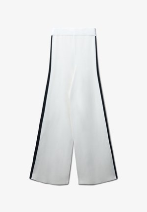 Pantaloni a gamba larga in tessuto bianco, con strisce laterali nere. Texture liscia e cintura elastica per comfort e vestibilità.