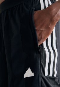 adidas Sportswear TIRO CUT STRIPES JACQUARD SHORTS - Športové šortky - black
