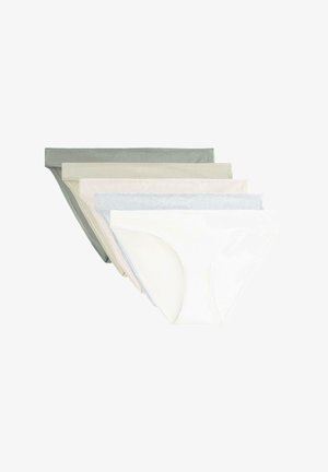 Cinque paia di mutande di cotone in diverse tonalità pastello: verde oliva, beige, rosa chiaro, azzurro e bianco. Ognuno presenta cinture elastiche.